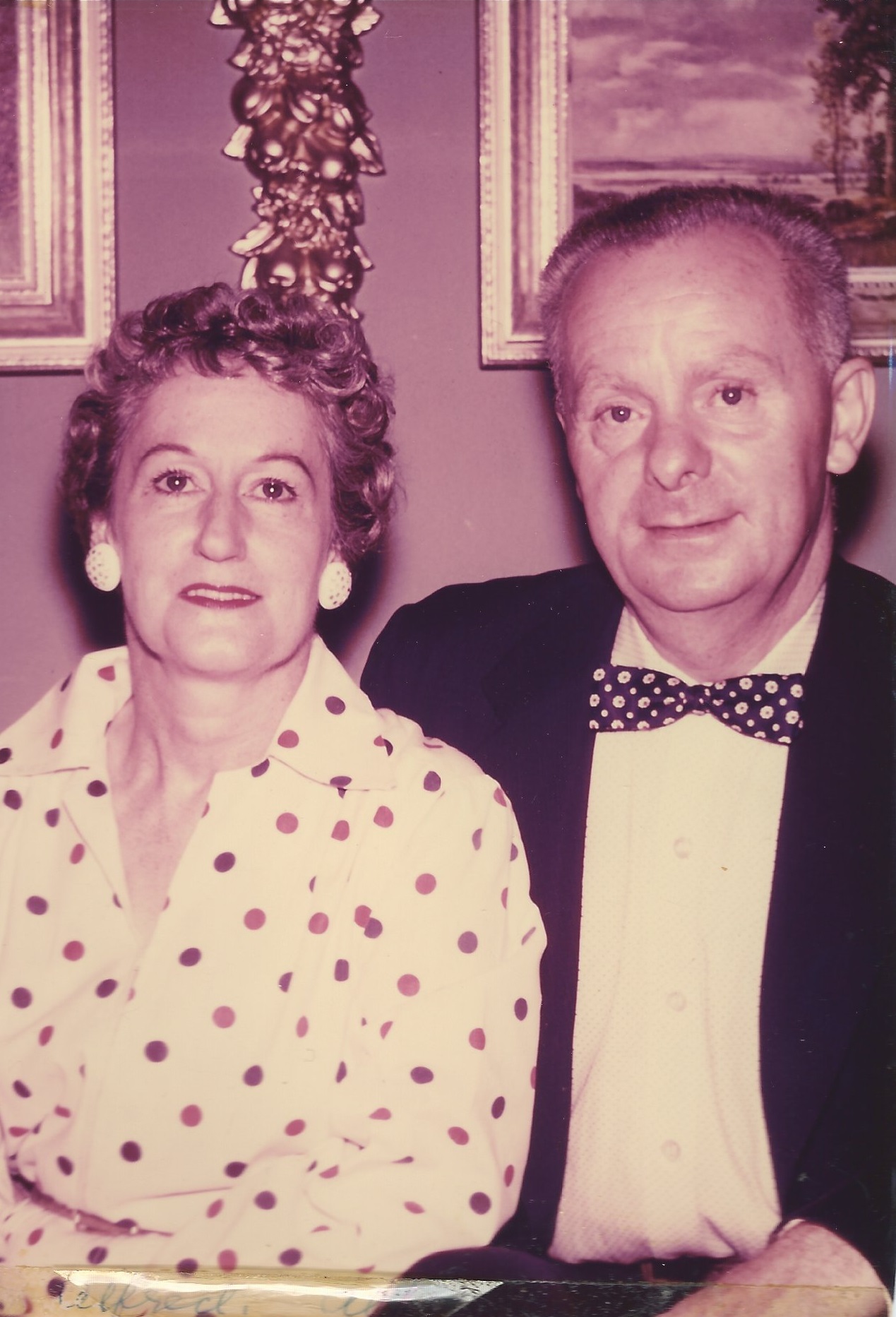 Farmors halvbror Alfred Åhlin (1908-1974) efter emigrationen till USA, här med det nya namnet Kenneth Ohlin och andra hustrun Cecille Louise Barcroft Bailey.