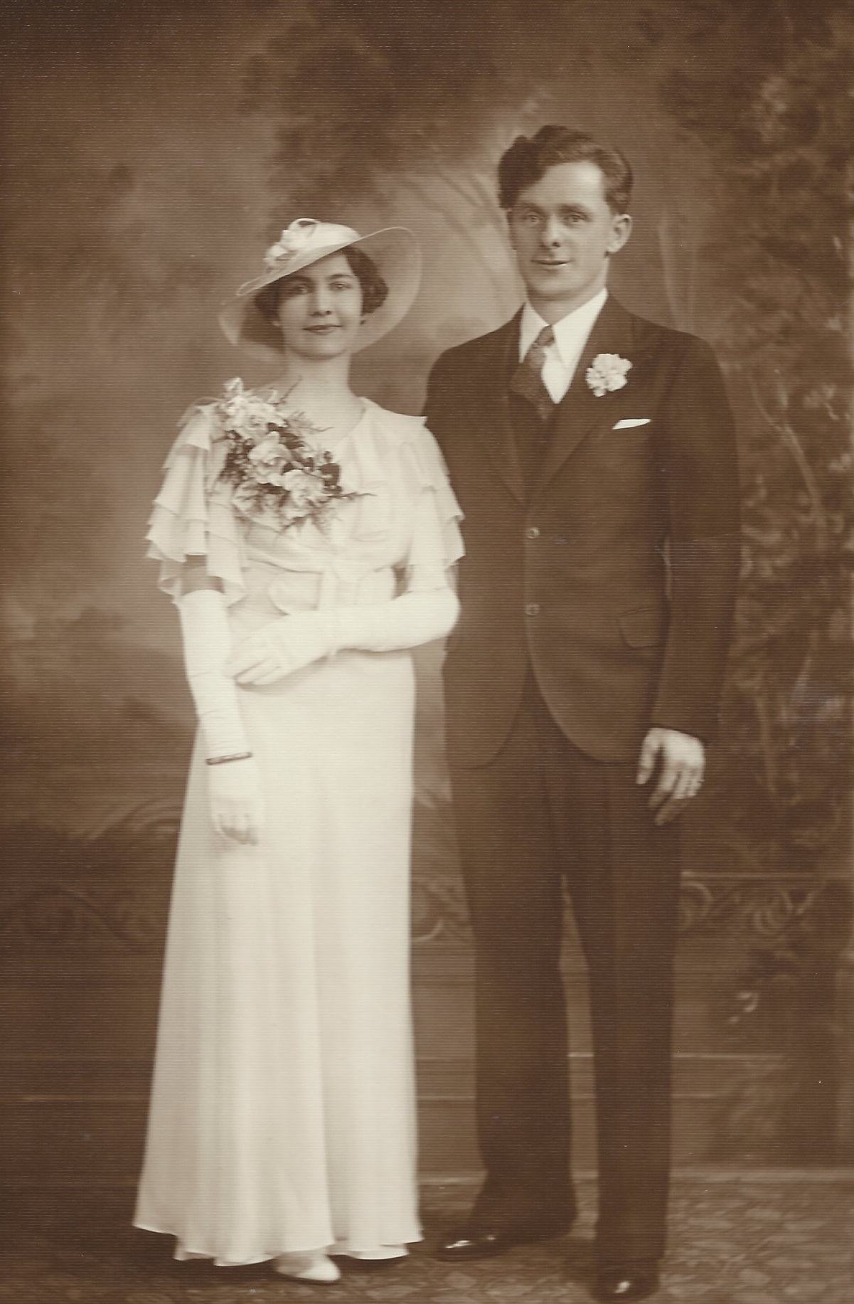 Farmors halvbror Alfred Åhlin (1908-1974) efter emigrationen till USA, här med det nya namnet Kenneth Ohlin och första hustrun Astrid Elizabeth Anderson.