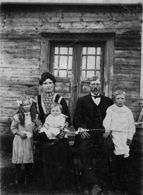 Mormors morfars bror Fritiof Svensson (1885-1943) med familj