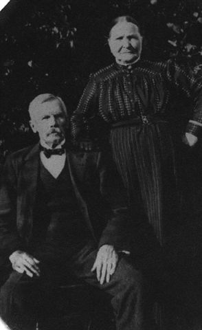 Mormors morfars föräldrar Sven Johan Johannisson (1841-1926) och Matilda Nilsdotter (1841-1925)